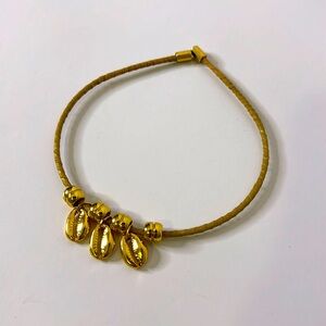 Gold plated necklace whit seashells ( made in Brazil)
